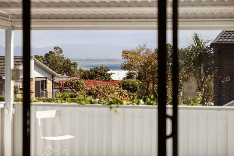 Photo of property in 2 Walnut Grove, Omokoroa, 3114