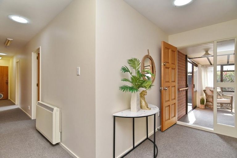 Photo of property in 7 Creese Place, Redwood, Christchurch, 8051