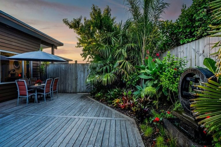 Photo of property in 37a Donnelly Street, Oakura, 4314