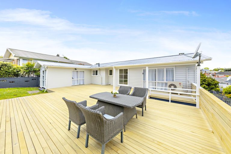 Photo of property in 6 Brouder Place, Hillpark, Auckland, 2102