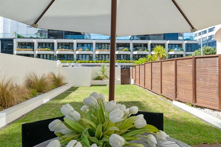 Photo of property in Beaumont Apartments, 2/12 Maunganui Road, Mount Maunganui, 3116