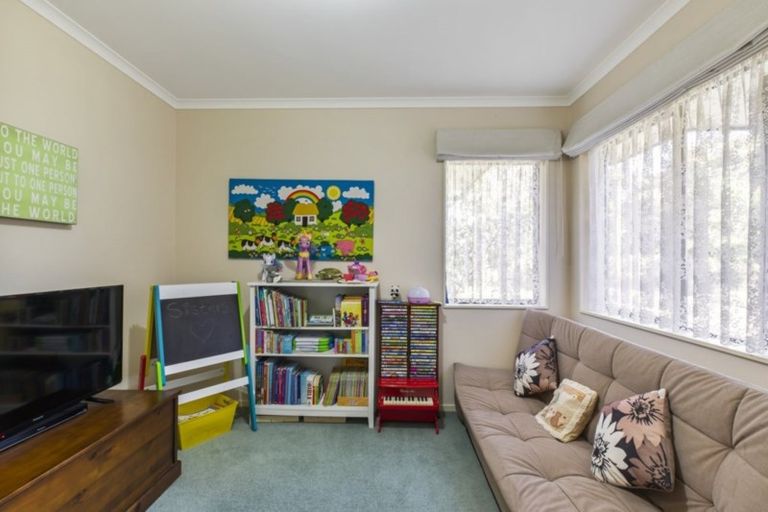 Photo of property in 2 Awaroa Stream Drive, Waiuku, 2123