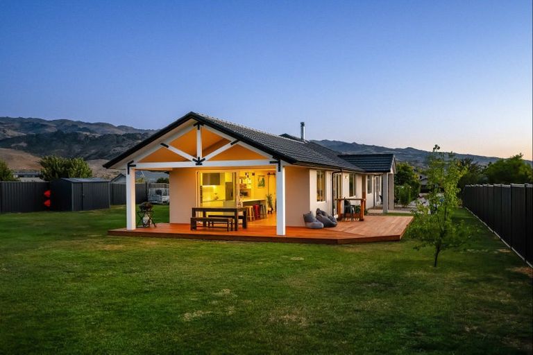 Photo of property in 3 De Bettencor Place, Mount Pisa, Cromwell, 9383