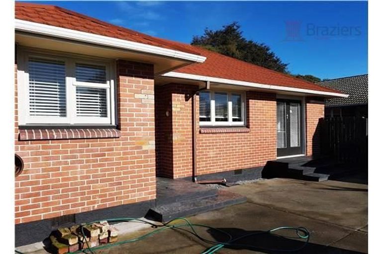 Photo of property in 338 Memorial Avenue, Burnside, Christchurch, 8053