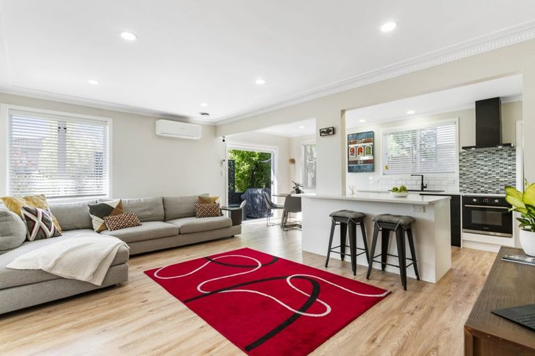 Photo of property in 1/13 Harrybrook Road, Green Bay, Auckland, 0604