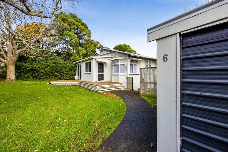 Photo of property in 6 Peace Avenue, Moturoa, New Plymouth, 4310