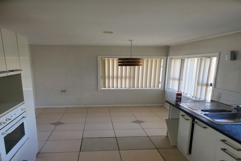 Photo of property in 18 Hallberry Road, Mangere East, Auckland, 2024