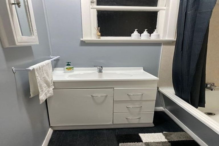 Photo of property in 24 Palmer Crescent, Silverstream, Upper Hutt, 5019