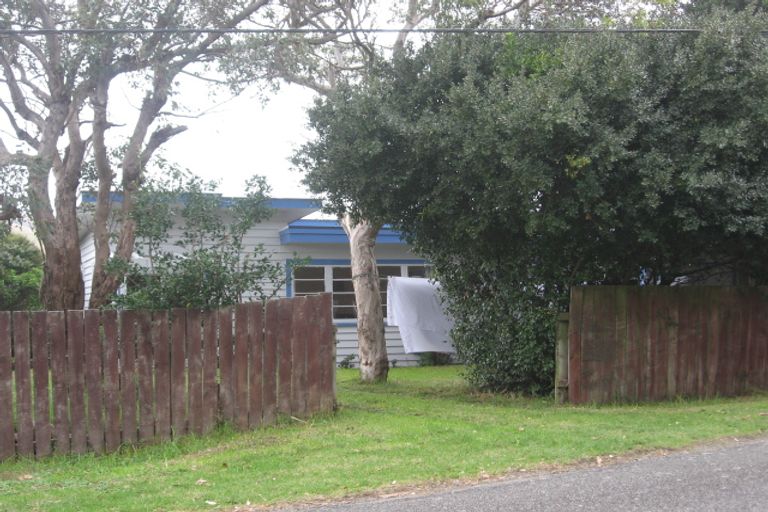 Photo of property in 33 Forest Road, Raumati South, Paraparaumu, 5032