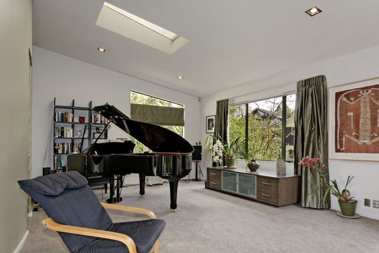 Photo of property in 11a Woodfern Crescent, Titirangi, Auckland, 0604