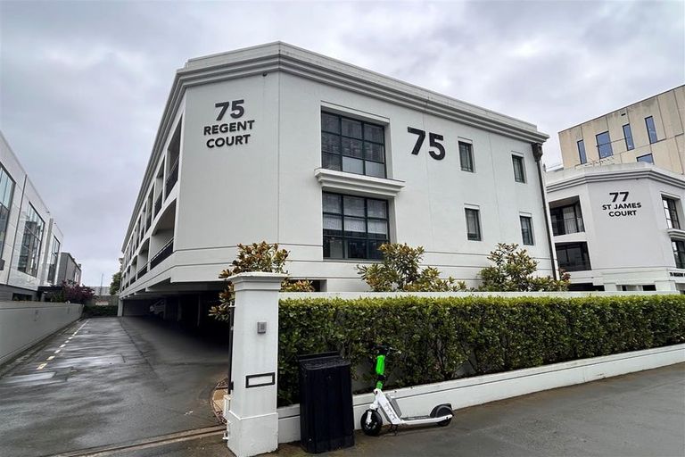Photo of property in Regent Courts, 2/75 Gloucester Street, Christchurch Central, Christchurch, 8013