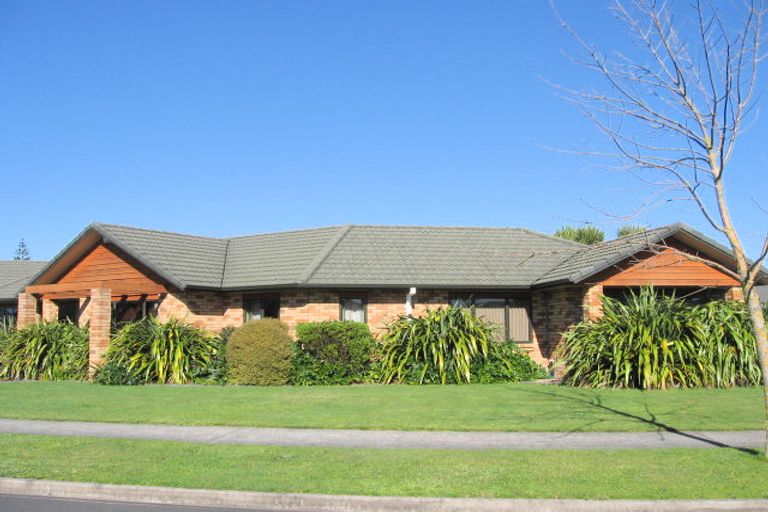 Photo of property in 4 Waipuna Place, Rototuna, Hamilton, 3210