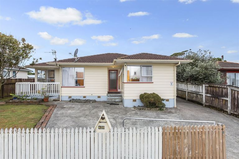 Photo of property in 438 Roscommon Road, Clendon Park, Auckland, 2103