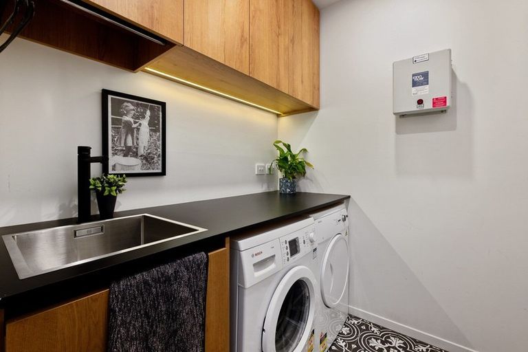 Photo of property in 32 Falconer Rise, Jacks Point, Queenstown, 9371