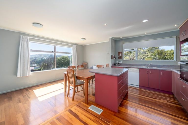 Photo of property in 2 Windermeer Grove, Churton Park, Wellington, 6037