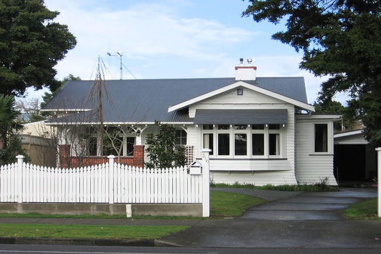 Photo of property in 216 Victoria Avenue, Hokowhitu, Palmerston North, 4410