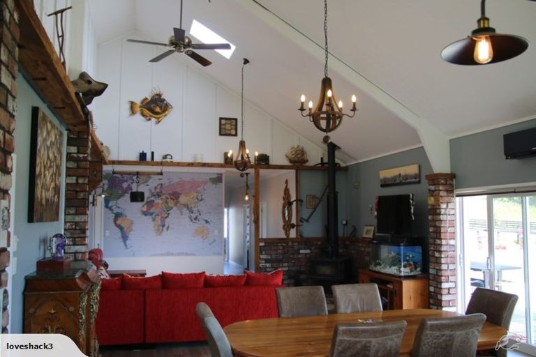 Photo of property in 323 Karioitahi Road, Karioitahi, Waiuku, 2683