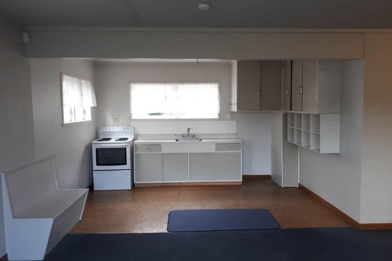 Photo of property in 11 Preston Avenue, Henderson, Auckland, 0610