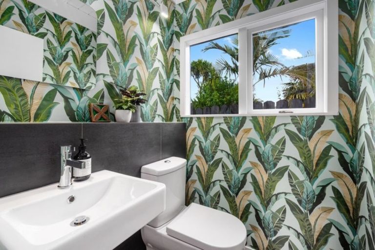 Photo of property in 3b Shiloh Way, Greenhithe, Auckland, 0632