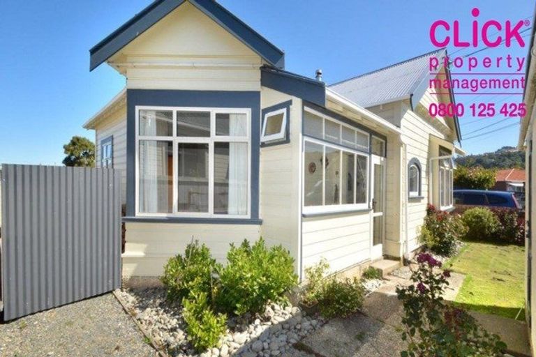 Photo of property in 69 Hargest Crescent, Saint Clair, Dunedin, 9012