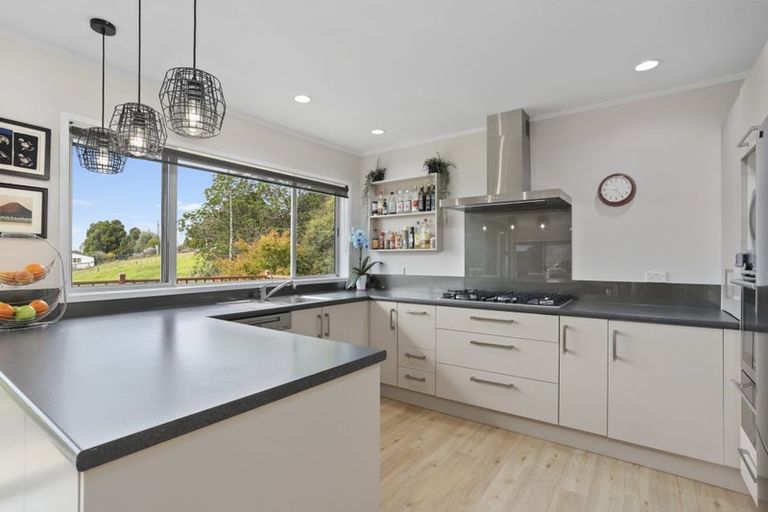 Photo of property in 267 Forest Hill Road, Waiatarua, Auckland, 0612