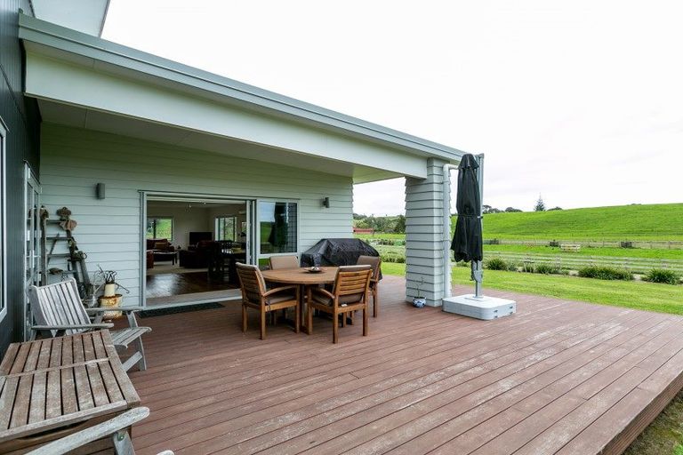 Photo of property in 2 Nopera Road, Waiiti, Urenui, 4377