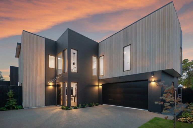 Photo of property in 21 Aikmans Road, Merivale, Christchurch, 8014