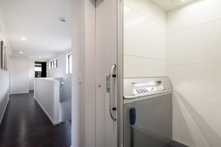 Photo of property in 16 Schopolo Place, Schnapper Rock, Auckland, 0632