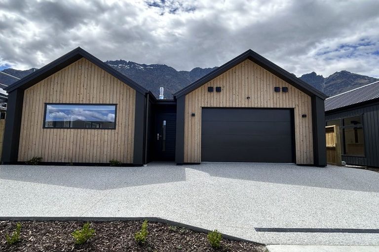 Photo of property in 63 Perendale Road, Jacks Point, 9371