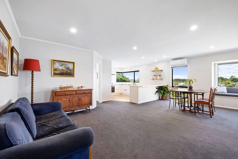 Photo of property in 9 Sandel Rise, Merrilands, New Plymouth, 4312