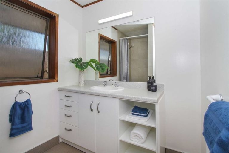 Photo of property in 4/4 Beach Road, Orewa, 0931