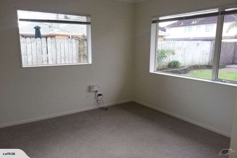 Photo of property in 130 Golfland Drive, Golflands, Auckland, 2013