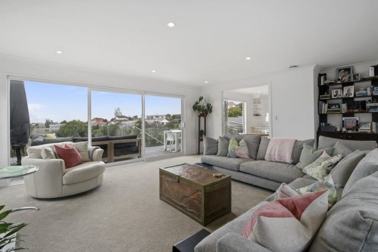Photo of property in 38 Parr Terrace, Castor Bay, Auckland, 0620