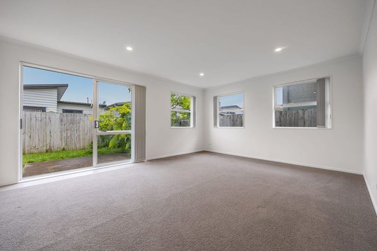 Photo of property in 8 Duin Lane, Wiri, Auckland, 2104