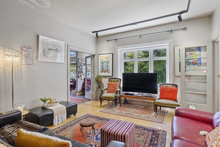 Photo of property in 37 Weston Road, St Albans, Christchurch, 8052