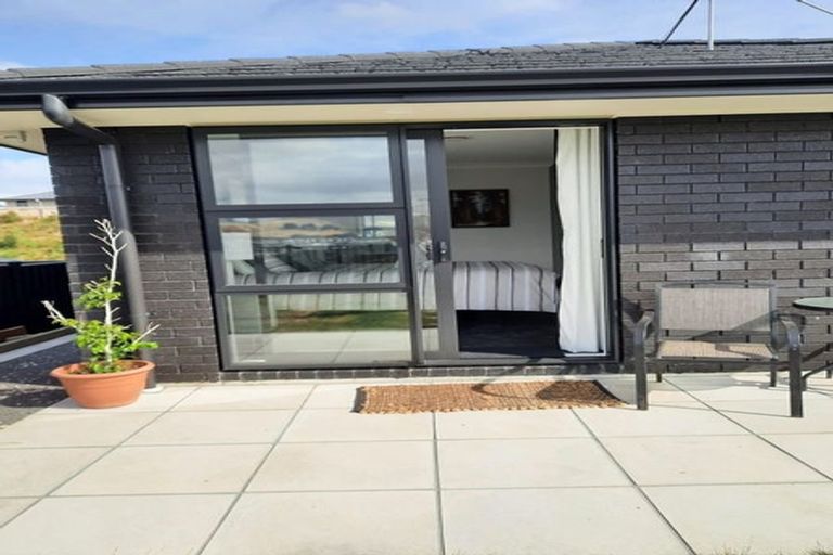 Photo of property in 11 Queen Charlotte Drive, Aotea, Porirua, 5024