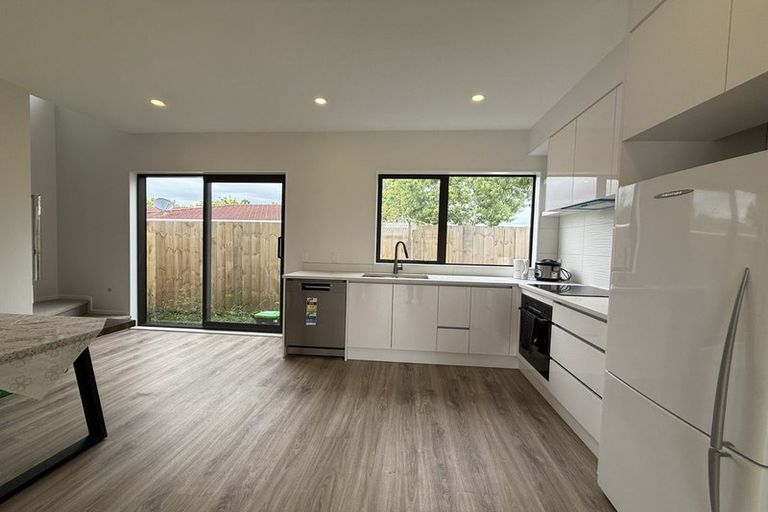 Photo of property in 13d John Walker Drive, Manurewa, Auckland, 2102