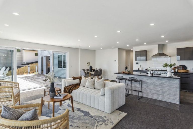 Photo of property in 64 Kakariki Grove, Waikanae, 5036