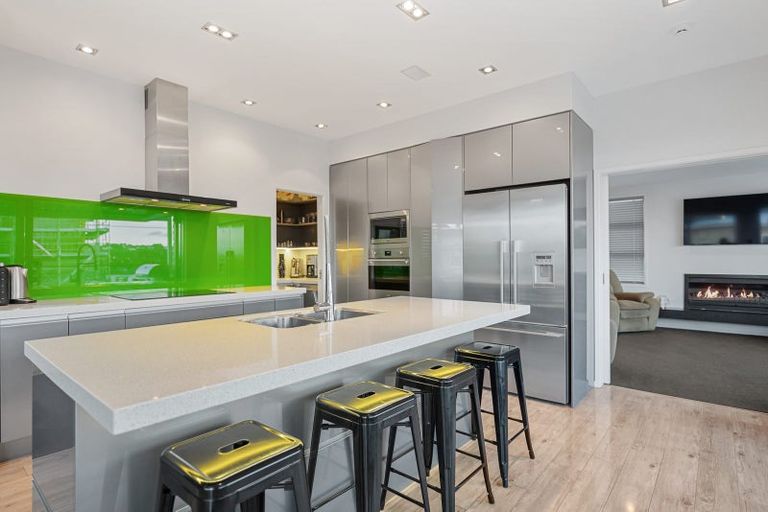 Photo of property in 15 Beechwood Road, Rothesay Bay, Auckland, 0630