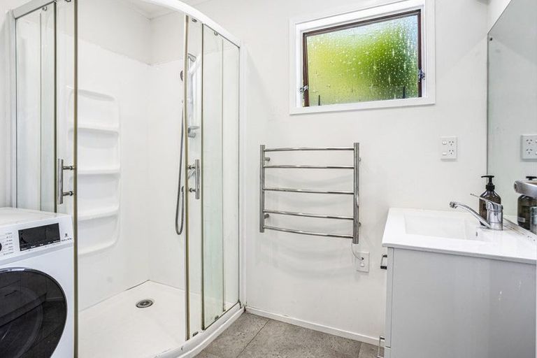 Photo of property in 1/4 Eugen Place, Bayview, Auckland, 0629