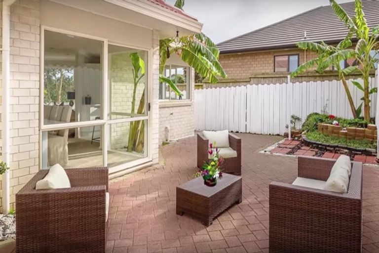 Property details for 81b Mirrabooka Avenue, Botany Downs, Auckland, 2010