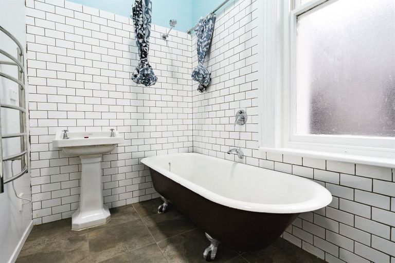 Photo of property in 50 Manor Place, Dunedin Central, Dunedin, 9016