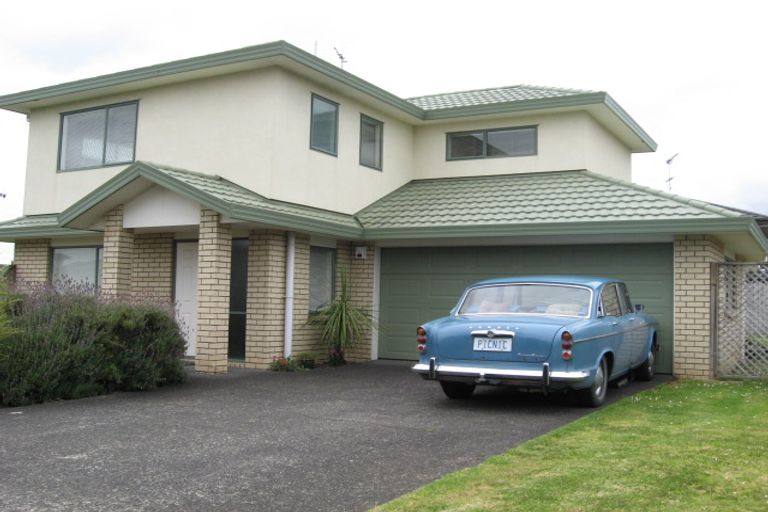 Photo of property in 10 Watervista Place, Mangere Bridge, Auckland, 2022