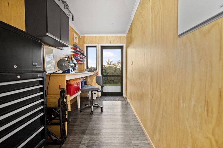 Photo of property in 8 Greenridge Lane, Merrilands, New Plymouth, 4312