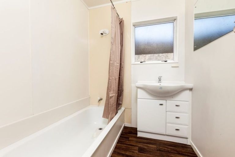 Photo of property in 3/18a Sarona Avenue, Glen Eden, Auckland, 0602