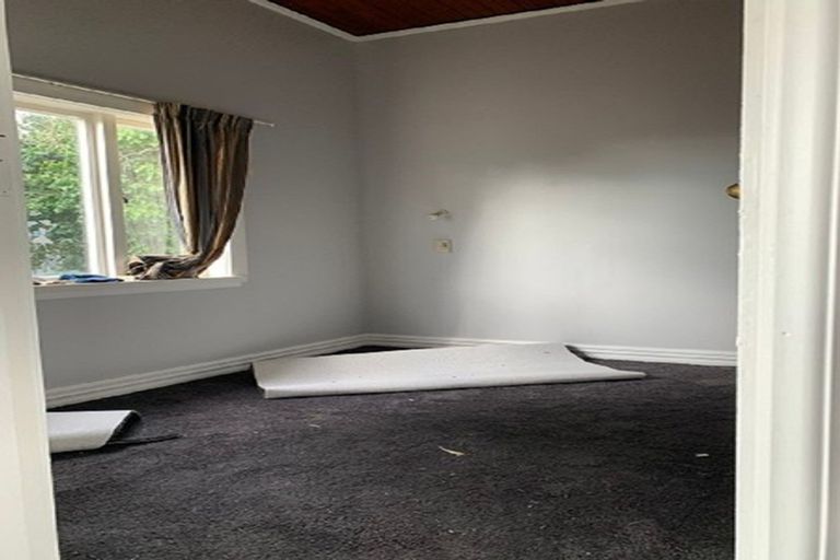 Photo of property in 32 Ngahina Street, Marton, 4710