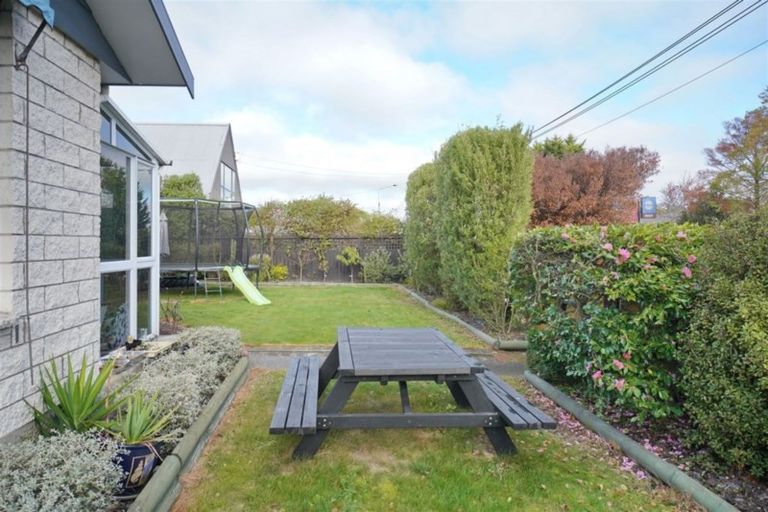 Photo of property in 15 Inwoods Road, Parklands, Christchurch, 8083