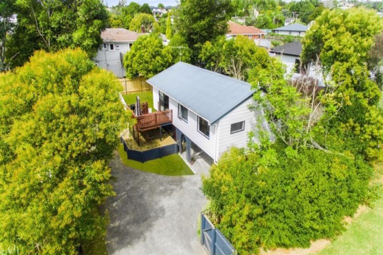 Photo of property in 2/123 Millbrook Road, Sunnyvale, Auckland, 0612