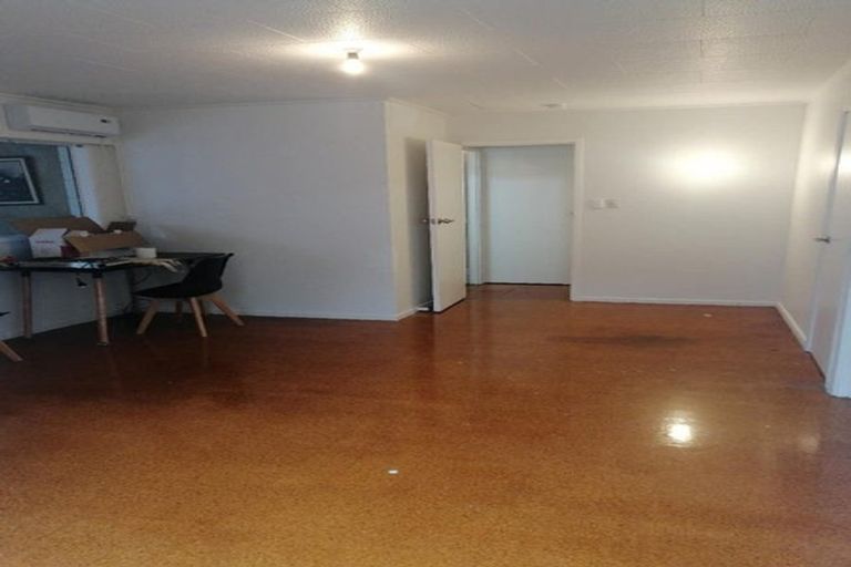 Photo of property in 2/40 Seaview Road, Glenfield, Auckland, 0629