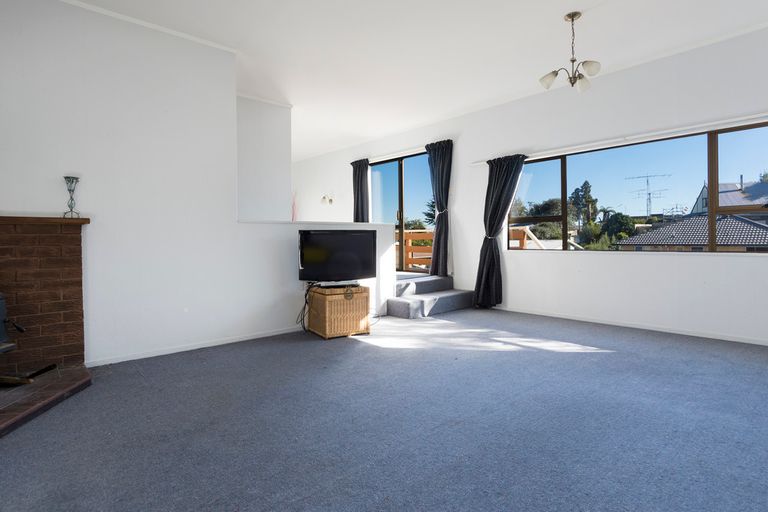 Photo of property in 11 Dunton Drive, Welcome Bay, Tauranga, 3112